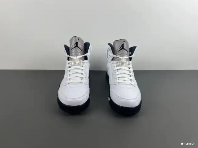Rep TBkick JORDAN 'WHITE RETRO BLACK' DD0587-110 5 AIR 0420